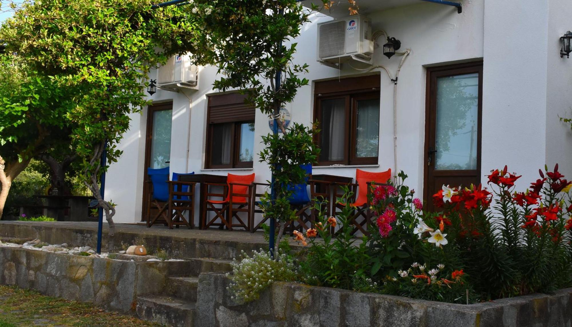 Mirsini Apartments Kariotes Luaran gambar