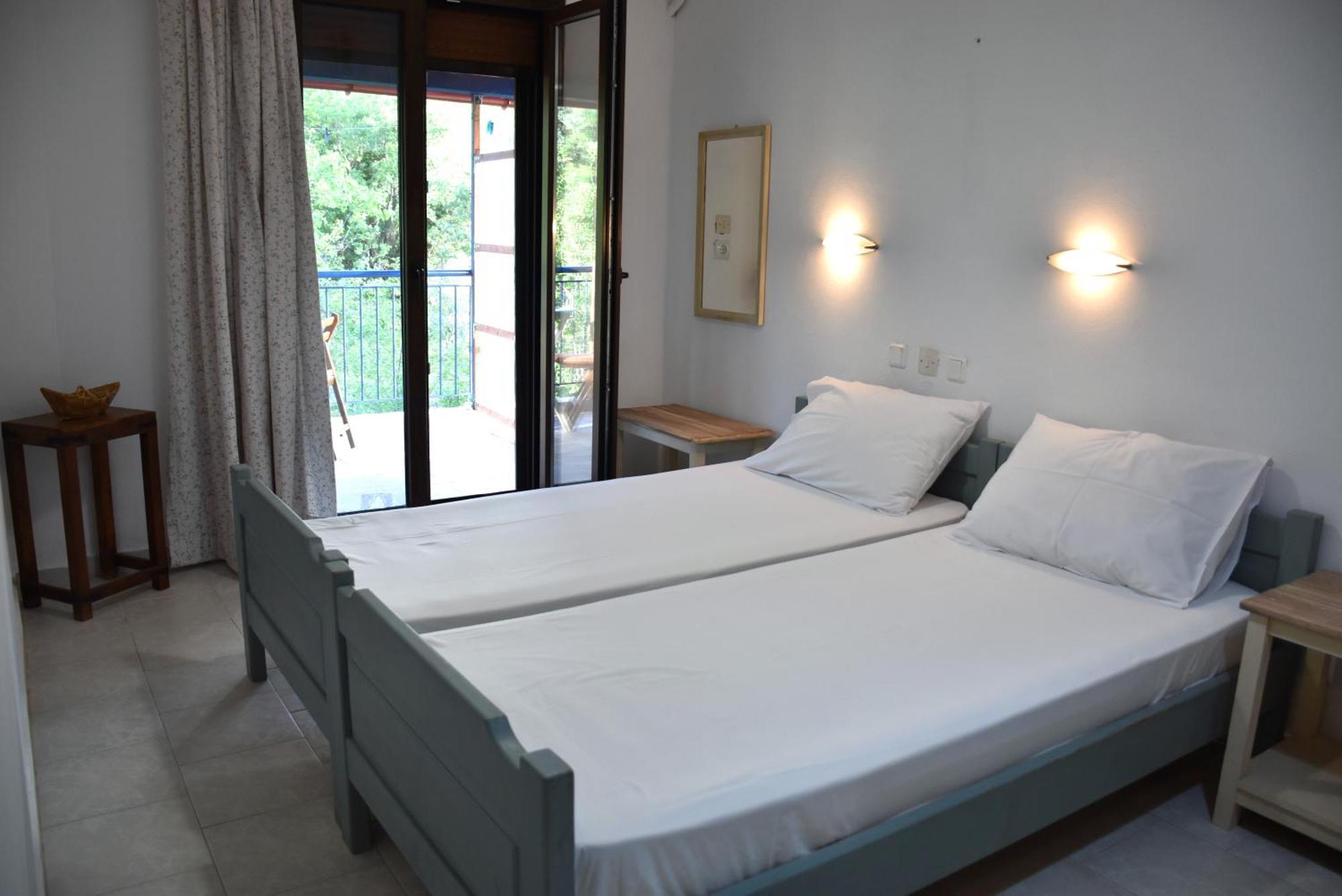 Mirsini Apartments Kariotes Luaran gambar