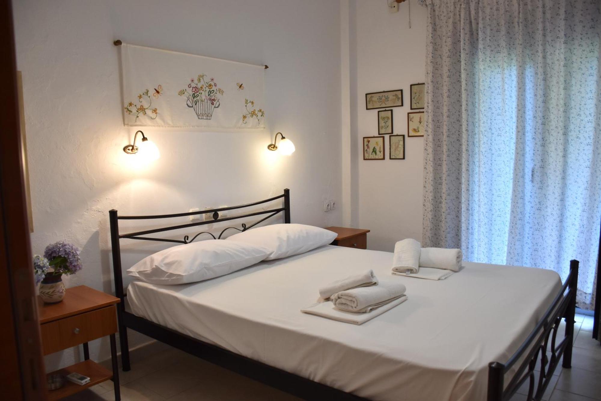 Mirsini Apartments Kariotes Luaran gambar