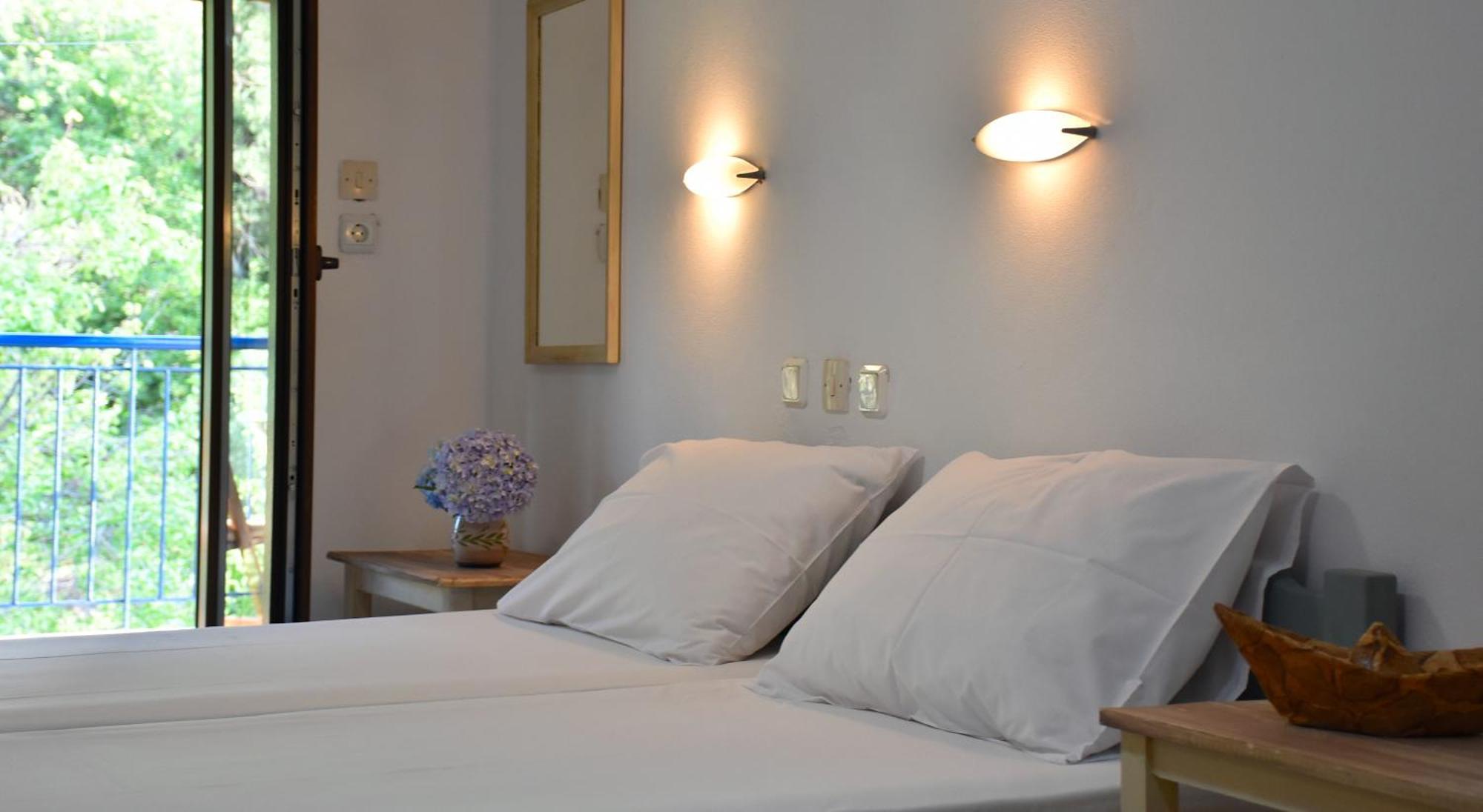 Mirsini Apartments Kariotes Luaran gambar