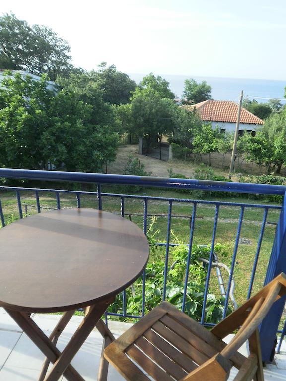 Mirsini Apartments Kariotes Luaran gambar
